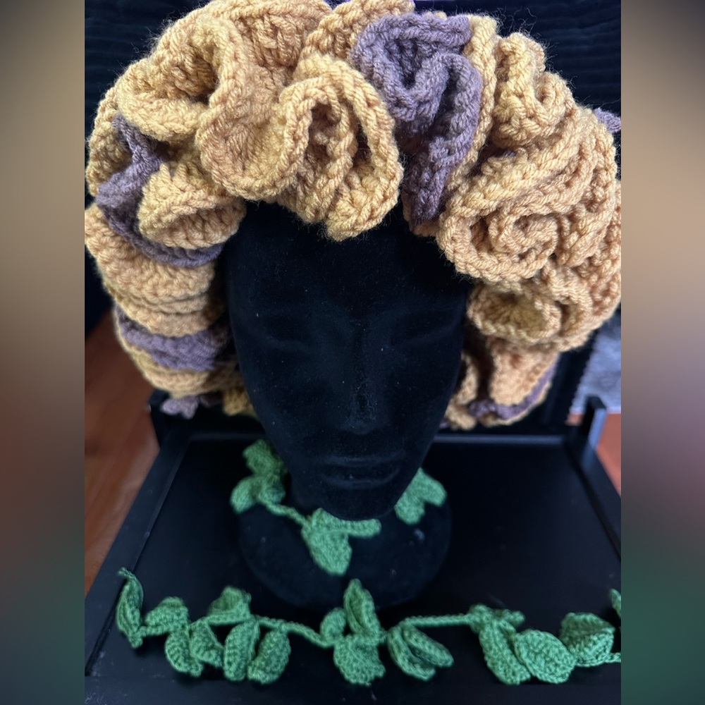 Ultra Ruffle Hat - Picture 3 of 4